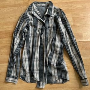 Columbia Active Button Down lightweight with built-in breathability (Medium)